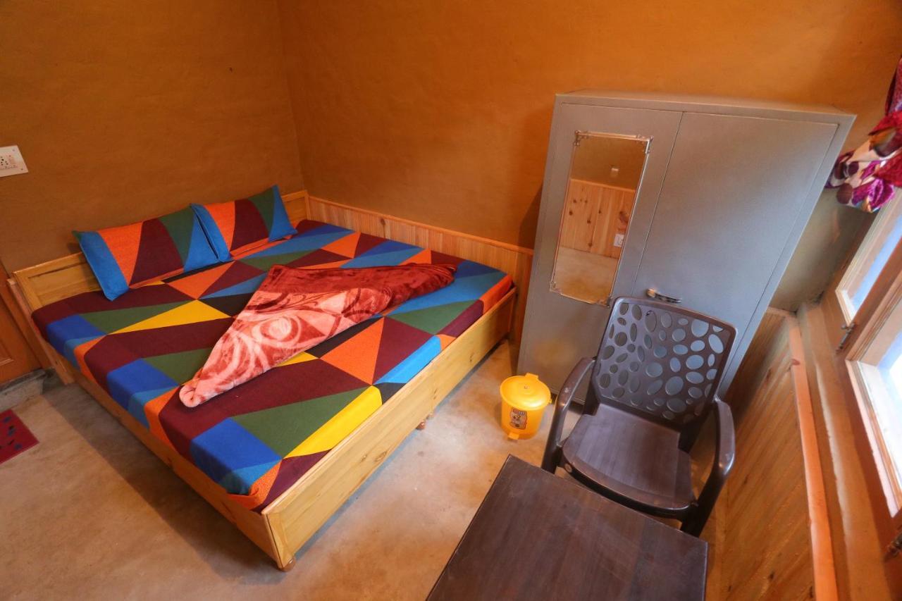 Tirthan Hilltop Home Stay Banjār Eksteriør bilde