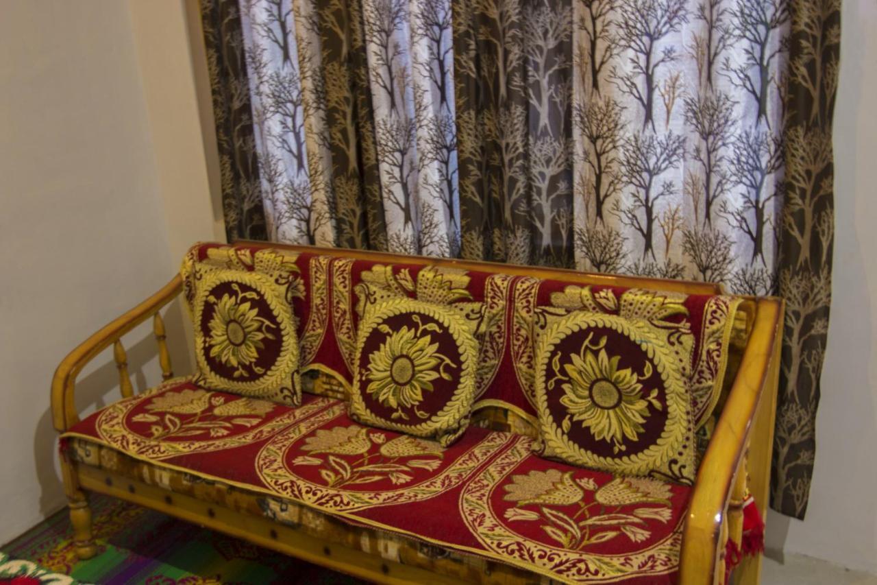Tirthan Hilltop Home Stay Banjār Eksteriør bilde