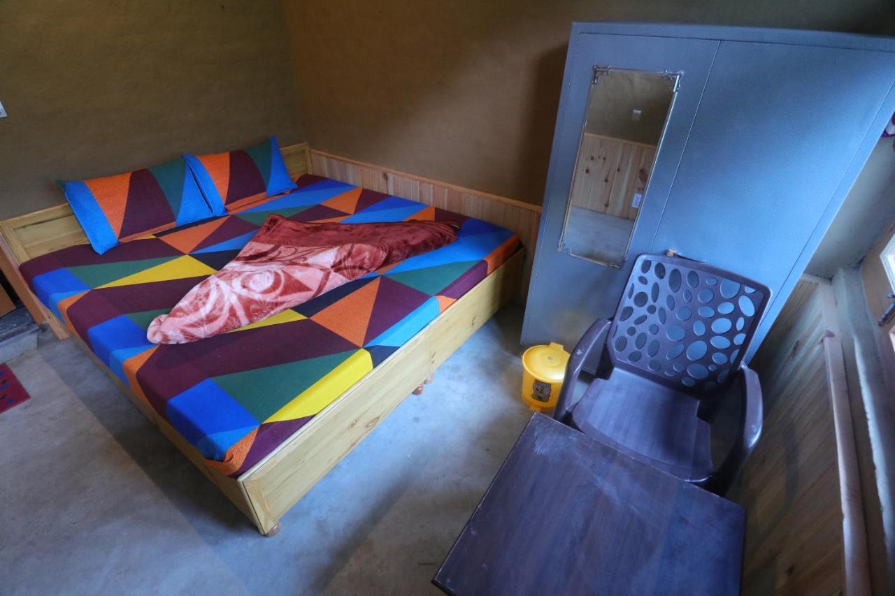 Tirthan Hilltop Home Stay Banjār Eksteriør bilde